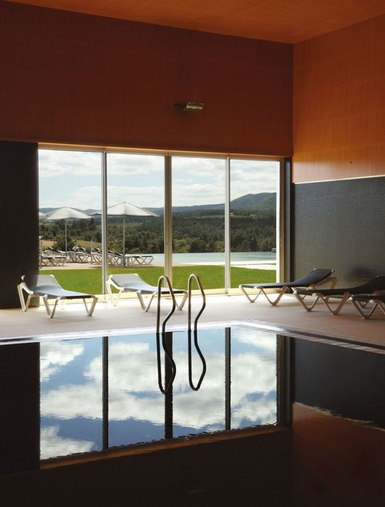 時(shí)尚簡(jiǎn)約風(fēng)格 葡萄牙查韋斯賭場(chǎng)度假酒店客房設(shè)計(jì)欣賞