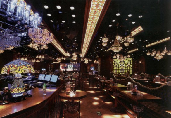 酒吧設(shè)計以木質(zhì)結(jié)構(gòu)承載文化特質(zhì)