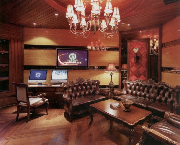 酒吧設(shè)計以木質(zhì)結(jié)構(gòu)承載文化特質(zhì)