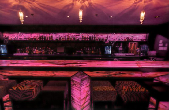 比由酒吧設(shè)計(jì) 營(yíng)造豪華高級(jí)俱樂(lè)部氛圍