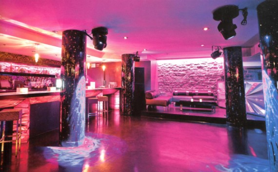 比由酒吧設(shè)計(jì) 營(yíng)造豪華高級(jí)俱樂(lè)部氛圍