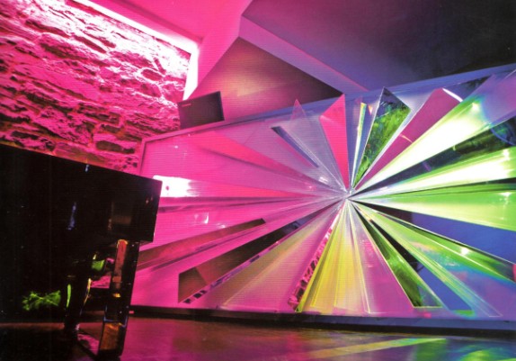 比由酒吧設(shè)計(jì) 營(yíng)造豪華高級(jí)俱樂(lè)部氛圍