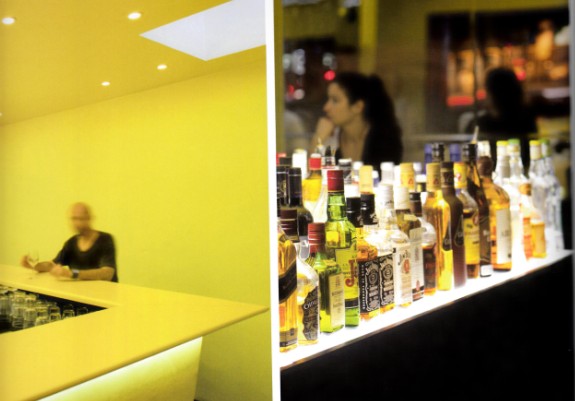 中央酒吧設(shè)計(jì) 以亮黃色為主導(dǎo)