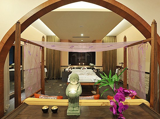 御庭精品酒店湯山店設計 當?shù)厣鷳B(tài)融為一體