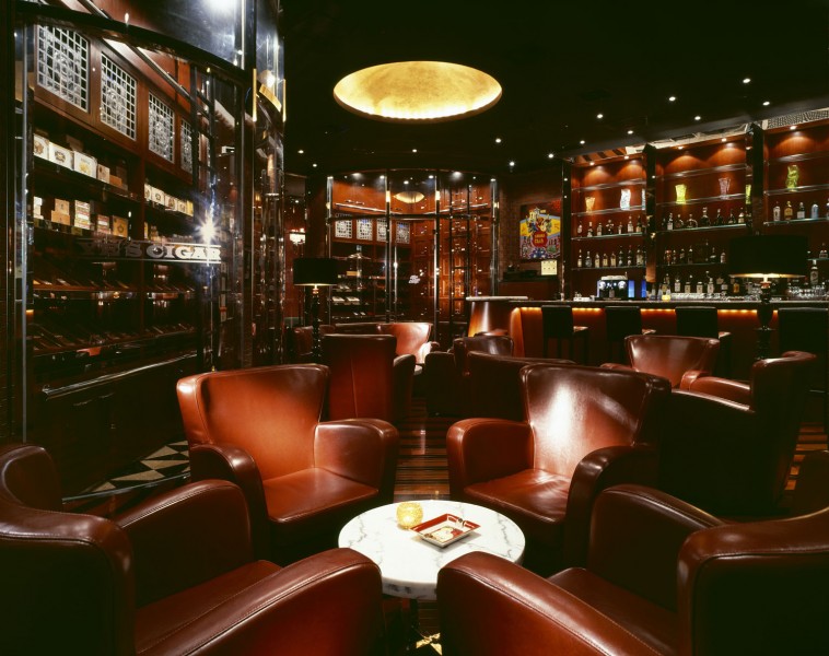 陳設(shè)品在酒吧室內(nèi)裝飾設(shè)計中的具體作用