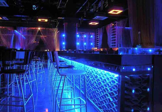 波斯貓個(gè)性酒吧吧臺(tái)設(shè)計(jì)