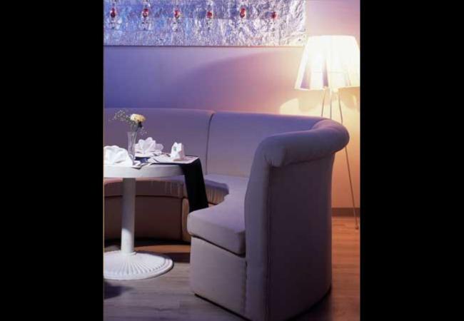 迷人的“荷塘月色”西餐酒吧設(shè)計(jì)