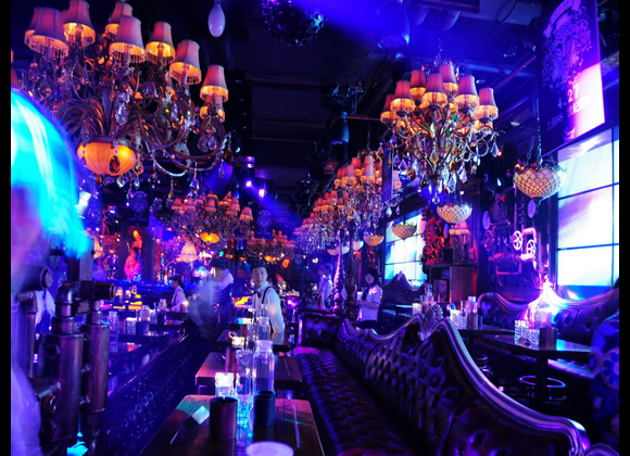 上海V88歐式酒吧設(shè)計效果圖