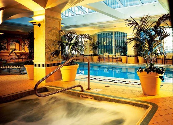 桑拿休閑中心泳池一角