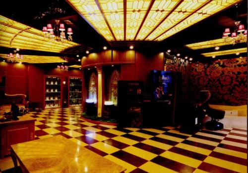 酒吧吧臺設計中材料與質感設計